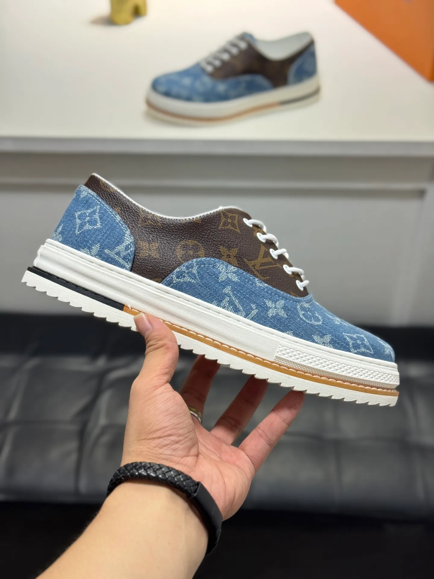 Men's shoes 💰400 [New style] 🌂🌂Top original order - Louis Vuitton®️ Trendy and fashionable yet low-key men's casual shoes, LV special fabric pattern on the upper, comfortable and breathable, sheepskin lining, original rubber outsole, 3 colors available ~ a must-have for sportsmen. Size: 38-44 (45 customized